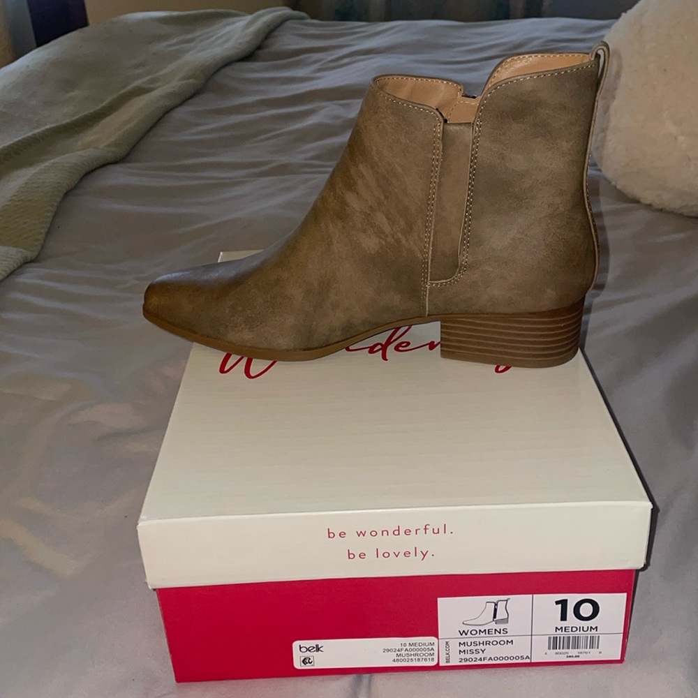 Never worn women’s bootie